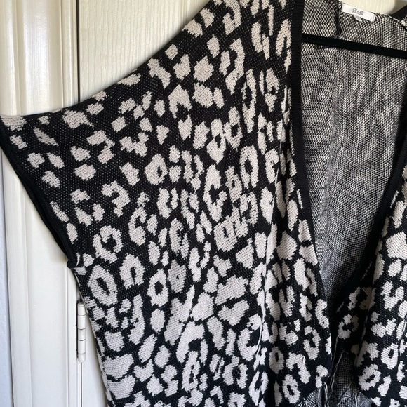 Black and White Patterned Komono Sweater - Picture 2 of 5